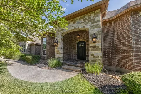 18387 Indian Lakes Dr, College Station, TX 77845