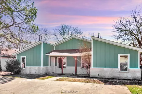 1518 Pine Ridge Dr, College Station, TX 77840