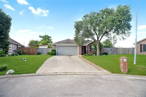 107 Willow Ct, Navasota, TX 77868