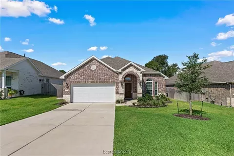 200 Racetrack Ln, Montgomery, TX 77356
