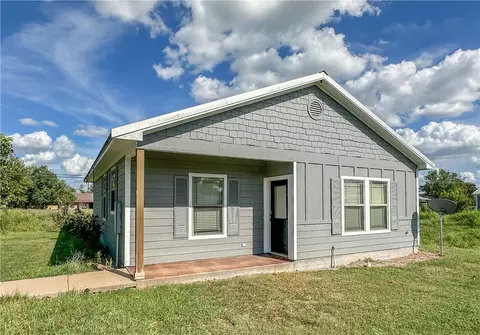 790 E Boundary St, Giddings, TX 78942