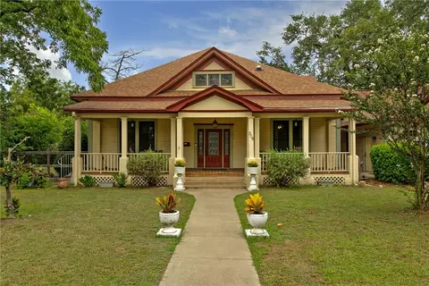 308 W Brenken St, Hearne, TX 77859