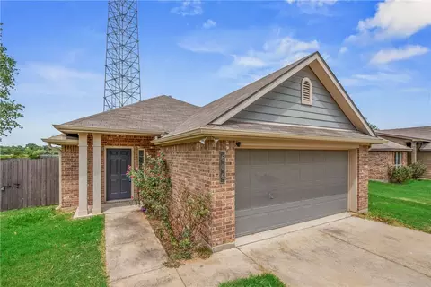 606 Heritage Dr, Navasota, TX 77868