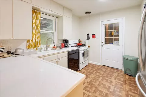 906 Enfield St, Bryan, TX 77802 photo 6