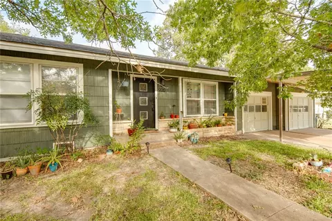 906 Enfield St, Bryan, TX 77802