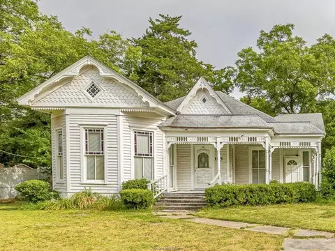 1115 Water St, Navasota, TX 77868
