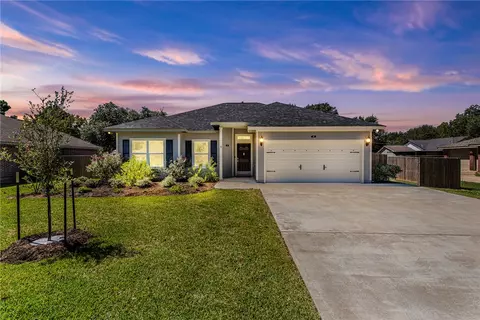 4 Brady Dr, Hearne, TX 77859