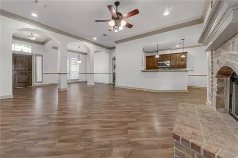 Living - 2701 Hickory Ct, Bryan, TX 77802 photo 5 of 5