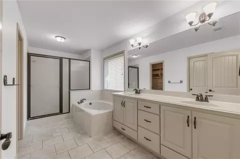 Bath - 2701 Hickory Ct, Bryan, TX 77802 photo 1 of 2