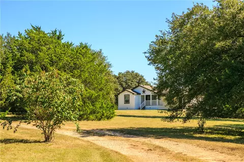 286 Lakewood Cir, Brenham, TX 77833