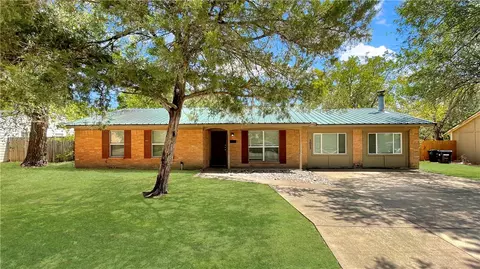 1013 Welsh, College Station, TX 77840