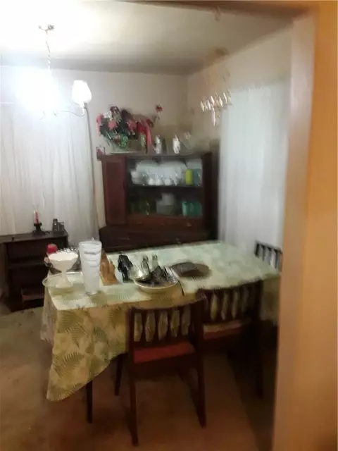 206 La Grange, Giddings, TX 78942