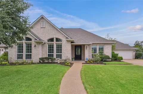 818 Plum Hollow Dr, College Station, TX 77845