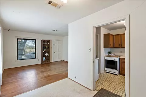 722 Williamson Dr, Bryan, TX 77801 photo 5