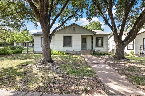 722 Williamson Dr, Bryan, TX 77801