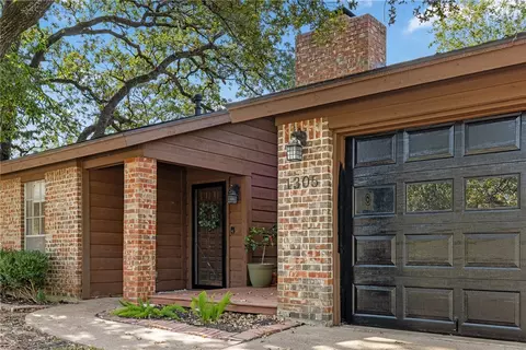 1305 Austin Ave, College Station, TX 77845