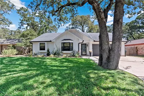 3103 Forestwood Dr, Bryan, TX 77801