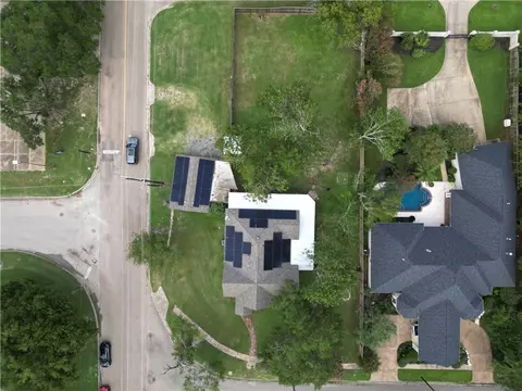 318 N Madison St, Madisonville, TX 77864