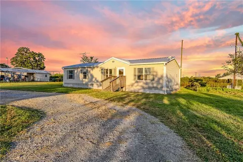 5988 Fm 3060, Midway, TX 75852