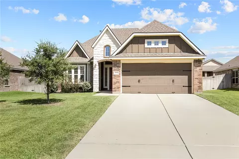 7414 Masters Dr, Navasota, TX 77868