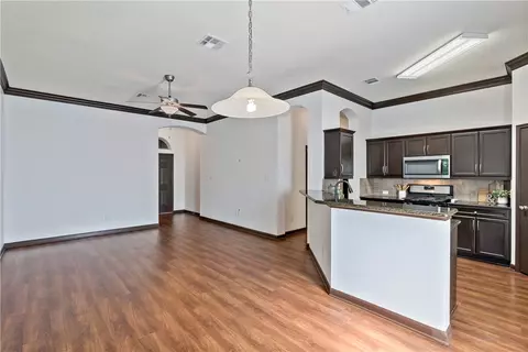 2100 Ella Ln, Bryan, TX 77802 photo 6