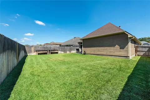 Exterior - 2118 Stubbs Dr, Bryan, TX 77807 photo 5 of 5