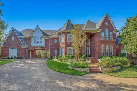 1615 Foxfire Dr, College Station, TX 77845