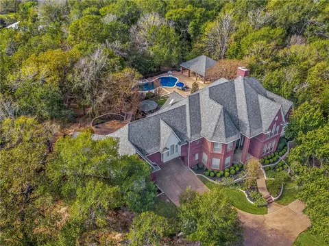 1615 Foxfire Dr, College Station, TX 77845