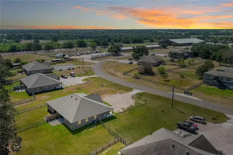 4007 Golden Eagle Dr, Bryan, TX 77808