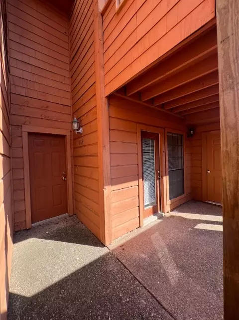 1305 W Villa Maria E-104, Bryan, TX 77801