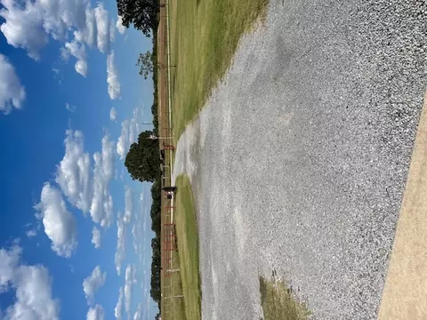 1470 Baker Ln, Madisonville, TX 77864