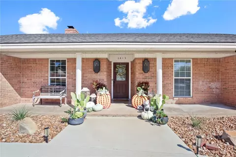 3813 Woodmere Dr, Bryan, TX 77802
