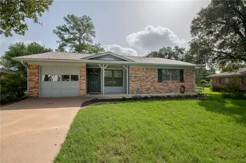 3813 Tanglewood Dr, Bryan, TX 77802