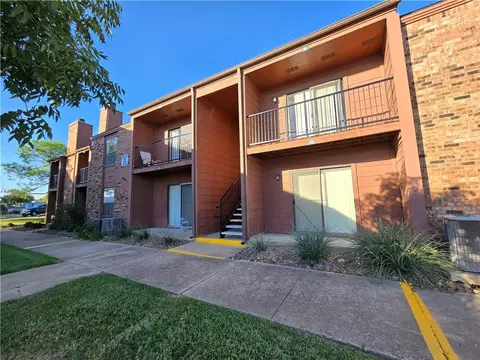 904 University Oaks Boulevard 44, College Station, TX 77840