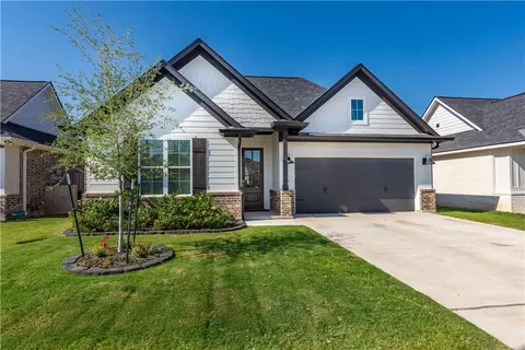 6208 Southern Cross Dr, College Station, TX 77845