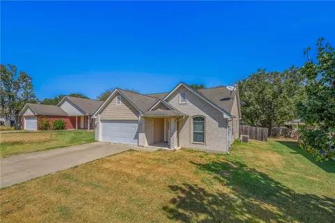 3803 Caleb Ct, Bryan, TX 77803 photo 2