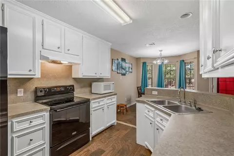 3803 Caleb Ct, Bryan, TX 77803 photo 9