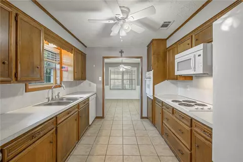 2911 Hillside Dr, Bryan, TX 77802 photo 8