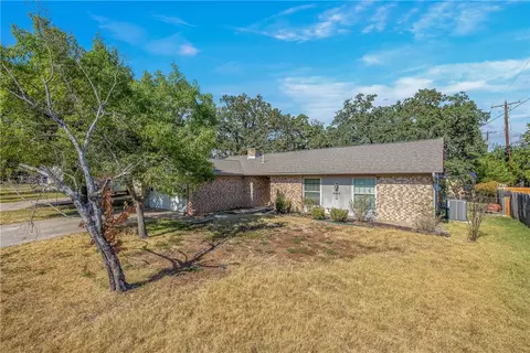 2911 Hillside Dr, Bryan, TX 77802 photo 2