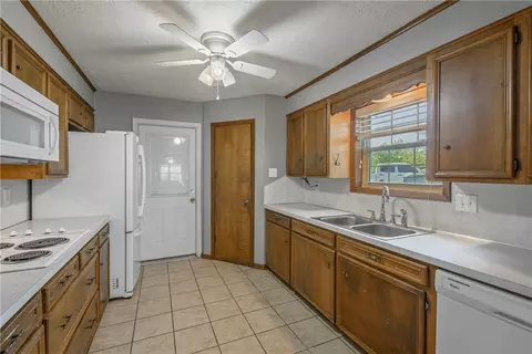 2911 Hillside Dr, Bryan, TX 77802 photo 9