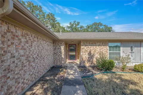 2911 Hillside Dr, Bryan, TX 77802 photo 3
