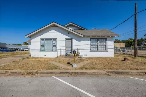 305 Cedar St, Hearne, TX 77859