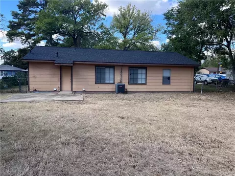 1903 Mockingbird Rd, Bryan, TX 77803 photo 2