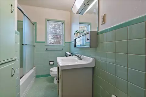 Bath - 308 Dunn St, Bryan, TX 77801 photo 1 of 2