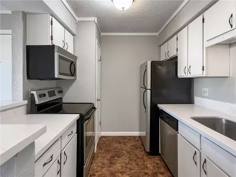 904 University Oaks 4, College Station, TX 77840
