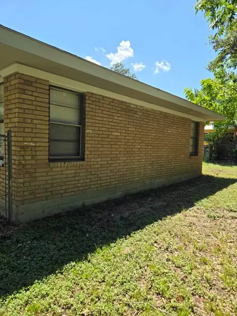Exterior - 900 E 27th St, Bryan, TX 77803 photo 5 of 5