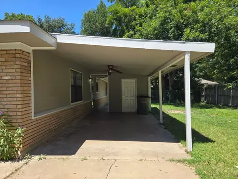 Exterior - 900 E 27th St, Bryan, TX 77803 photo 2 of 5