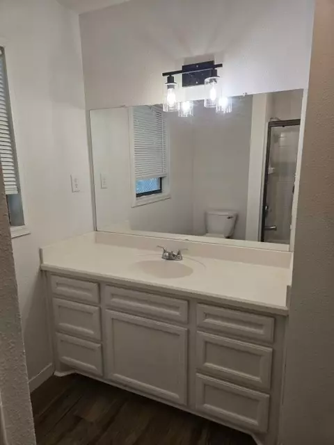 Bath - 900 E 27th St, Bryan, TX 77803 photo 2 of 4