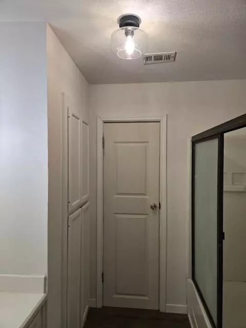 Bath - 900 E 27th St, Bryan, TX 77803 photo 4 of 4