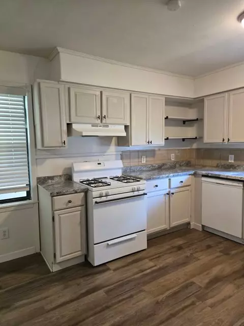 Kitchen - 900 E 27th St, Bryan, TX 77803 photo 2 of 3
